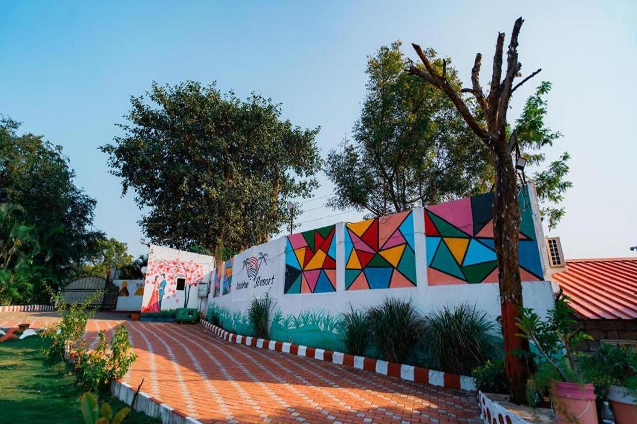 Sunshine Resort Pune Exterior photo